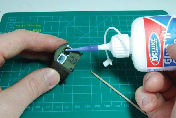 Deluxe Materials Glue 'n' Glaze